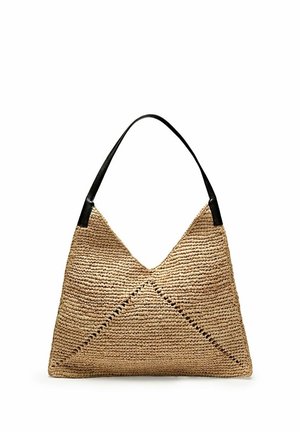 Torebka wykonana z plecionego słomy o kształcie V, z teksturowanym wykończeniem i czarną skórzaną rączką. Podkreślona przeszytymi wzorami.
