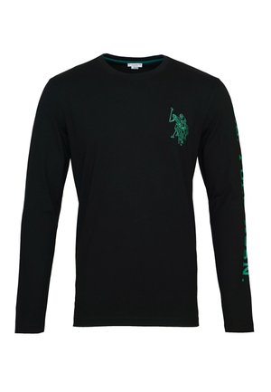 Czarna koszulka z długim rękawem i okrągłym dekoltem, z małym zielonym logo gracza polo na lewej piersi oraz zielonym napisem biegnącym pionowo wzdłuż prawego rękawa.