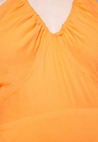 DKNY S/L CRINKLE RAYON HALTER MAXI DRESS - Robe de soirée - canteloupe