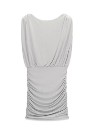 Robe sans manches gris clair avec des fronces sur les côtés et le bas, présentant un haut ample et une jupe ajustée froncée.