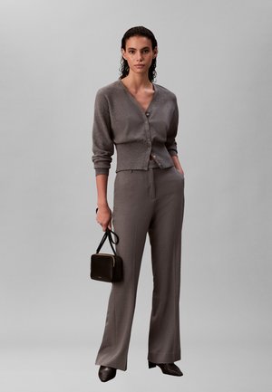 Calvin Klein FOIL LOGO ELONGATED - Torba preko tijela - black/toasted coconut