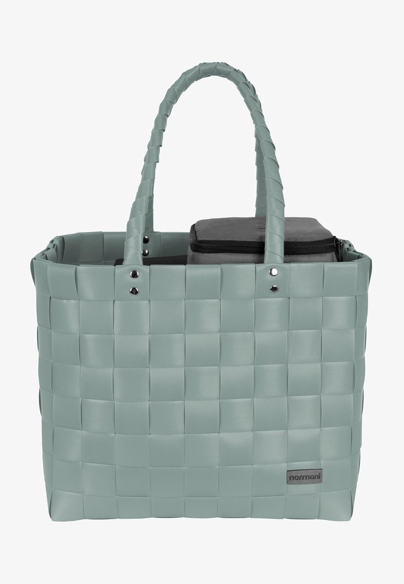 Gewebte mintgrüne Tragetasche mit zweigriffen, ausgestattet mit einem rechteckigen grauen Reißverschlussetui im Inneren und metallischen Akzenten an den Griffen.