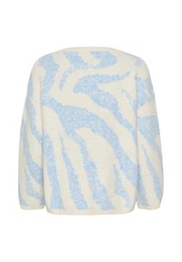 Witte trui met een zacht blauw zebra-patroon, gemaakt van een gestructureerde stof met een losse, oversized pasvorm en brede mouwen.