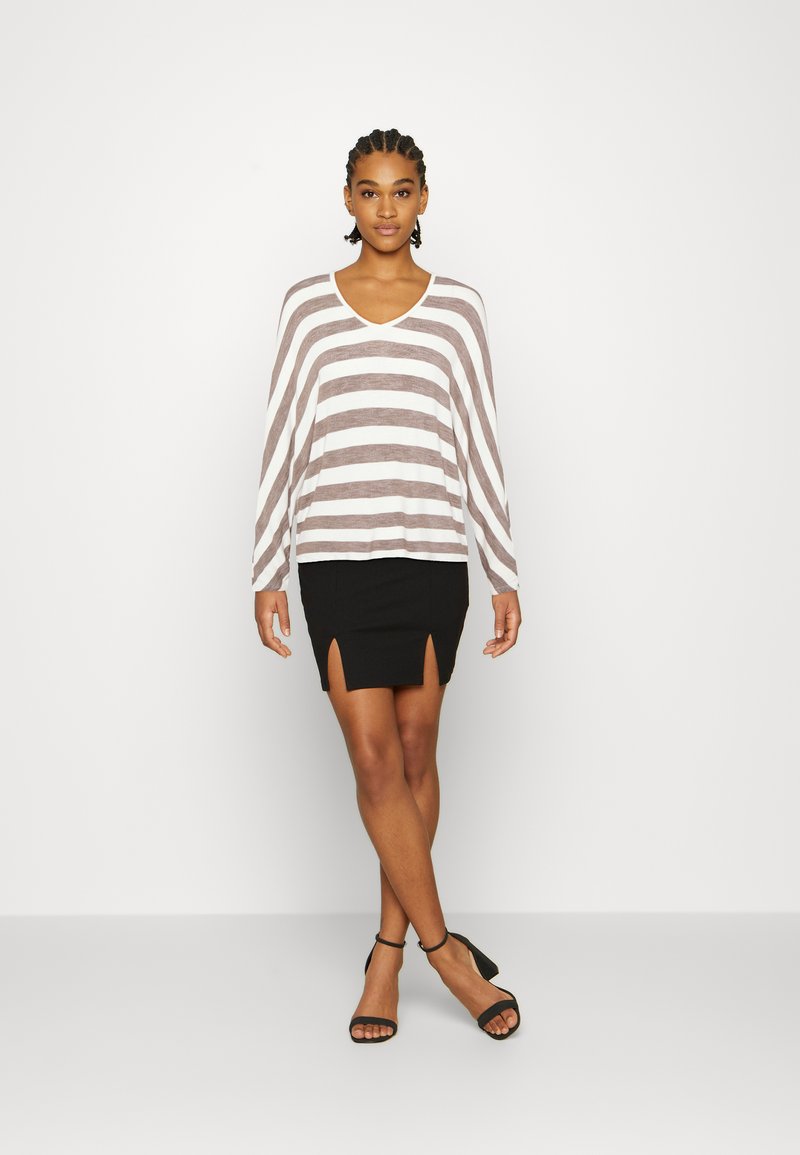 Damen Strickjacken | ONLY ONLLIRA VNECK Strickpullover walnut tofu/braun - YR32443 Damen Strickjacken | ONLY ONLLIRA VNECK Strickpullover walnut tofu/braun - YR32443