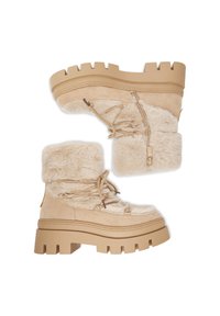 Încălțăminte din piele de căprioară, de culoare bej, cu un bordo pufos, vârf rotund și talpă din cauciuc texturată și robustă; dispune de sistem de închidere cu șireturi și fermoar.