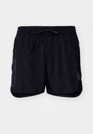 Svarta simshorts med dragsko i midjan, tillverkade av lättviktsmaterial, med en slät yta och sidoflikar för rörlighet.