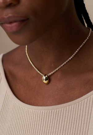 TENNIS CHAIN & POLISHED DROP NECKLACE - Kaulakoru - gold-coloured