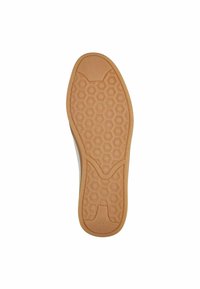 Suela de zapato de goma marrón con un patrón hexagonal, con una superficie texturizada. Talla marcada como 37. Bordes suaves con una zona de punta redondeada.