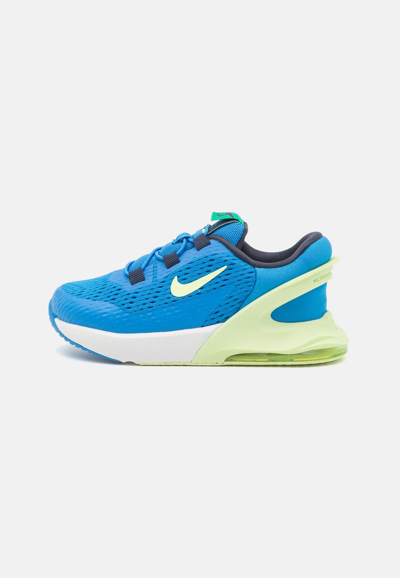 Chaussure de sport Nike en mesh bleu avec des accents noirs, semelle intermédiaire blanche, semelle extérieure verte et amortissement à air visible au niveau du talon.