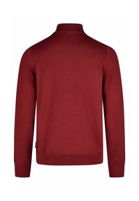 Vínový pletený svetr s falešným límečkem, dlouhými rukávy a žebrovanými manžetami a lemem. Hladká textura s minimálními detaily.