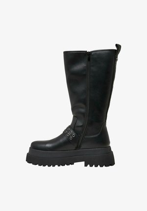 Botas negras hasta la rodilla hechas de material sintético suave con una suela de goma resistente, que cuentan con un cierre lateral y acentos metálicos decorativos.