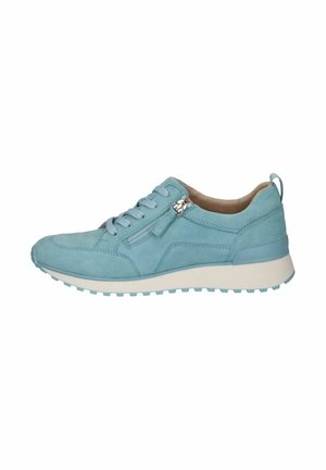 Sneaker in suede azzurro chiaro con finitura testurizzata, chiusura con lacci, zip laterale e suola in gomma bianca con grip a motivo.