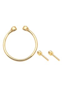 Set di gioielli in tonalità oro, caratterizzato da un anello a cuffia con estremità arrotondate e due orecchini a bottone coordinati, tutti con una finitura lucida.