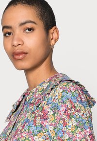 Rich & Royal WITH FLOWER PRINT - Vestido camiseiro - original