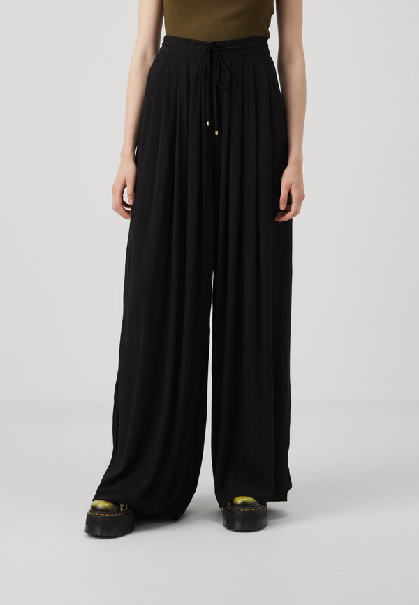 ONLCHIARA PANTS - Trousers