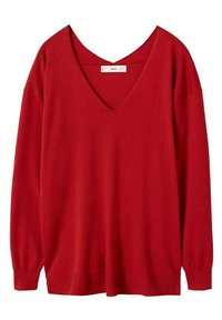 Czerwony sweter robiony na drutach z głębokim dekoltem w kształcie litery V, długimi rękawami i ściągaczami. Miękka tekstura, luźny krój i prosty design bez wzorów czy akcentów.