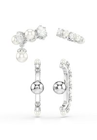 Strieborné náušnice s perlami a priehľadnými drahokamami. Jeden dizajn obsahuje visiaciu perlu, zatiaľ čo iný má radu striedajúcich sa perl a drahokamov.