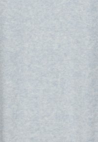 Helles blaues Gewebe mit einer weichen, strukturierten Oberfläche; subtile Farbvariationen erzeugen einen melierten Effekt. Glattes und leichtes Material.