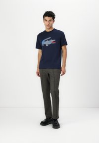 Lacoste Trükipildiga T-särk - dark blue