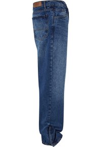 Denim jeans in medium blauw met een recht gesneden pijpdesign, vijf zakken en een bruine leren taillebandlabel. Licht vervaging overal.