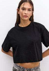 PULL&BEAR CROPPED SHORT SLEEVE - Basic póló - black