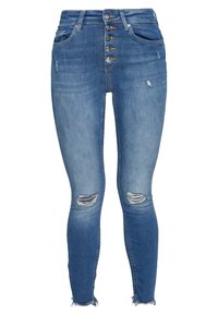 Vaqueros de mezclilla azul de cintura alta con cierre de cinco botones, desgastes en las rodillas y dobladillos deshilachados. Ajuste slim con un acabado desgastado.