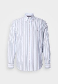 Langärmliges Hemd in hellblau und weißen vertikalen Streifen, mit einem Button-down-Kragen und einem kleinen Logo auf der Brust.