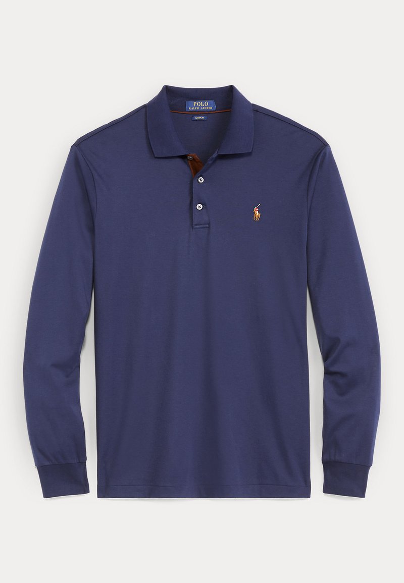 Tmavomodrá polokošeľa Polo Ralph Lauren s dlhým rukávom, golierom, dvoma gombíkmi a vyšívaným logom koňa na ľavej strane hrude.