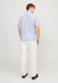 Jack & Jones JJESUMMER RESORT LINEN MIX SHIRT - Srajca - blue