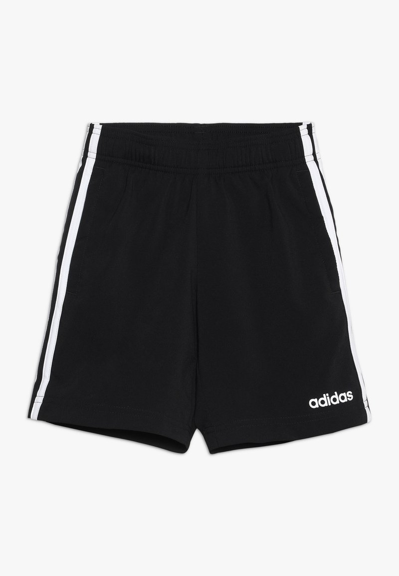 Pantalones cortos deportivos negros con franjas laterales blancas, cintura elástica y un logo bordado en la pierna izquierda. Fabricados con tela ligera.