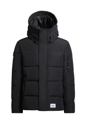 Jachetă pufă neagră cu guler înalt și glugă ajustabilă. Are cusături orizontale, buzunare laterale și un buzunar cu fermoar pe braț.