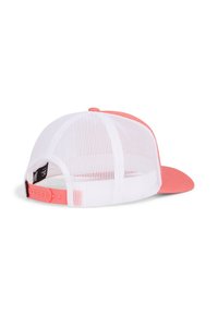 Rosa Kappe mit gebogenem Schirm und weißem Mesh-Rücken. Verfügt über einen verstellbaren Riemen und Stickdetails am Schirm.