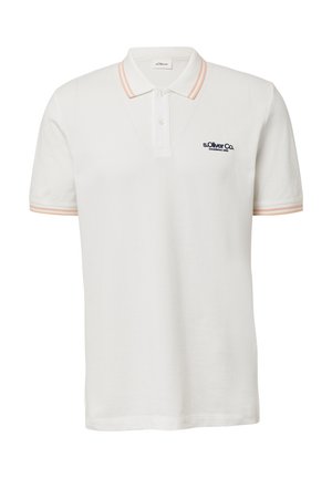 Polo bianco in cotone, con scollatura a v, logo ricamato blu navy e accenti a strisce arancione chiaro sul colletto e sulle maniche.
