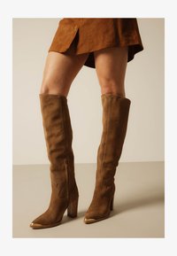 Επιλέχθηκε, natural