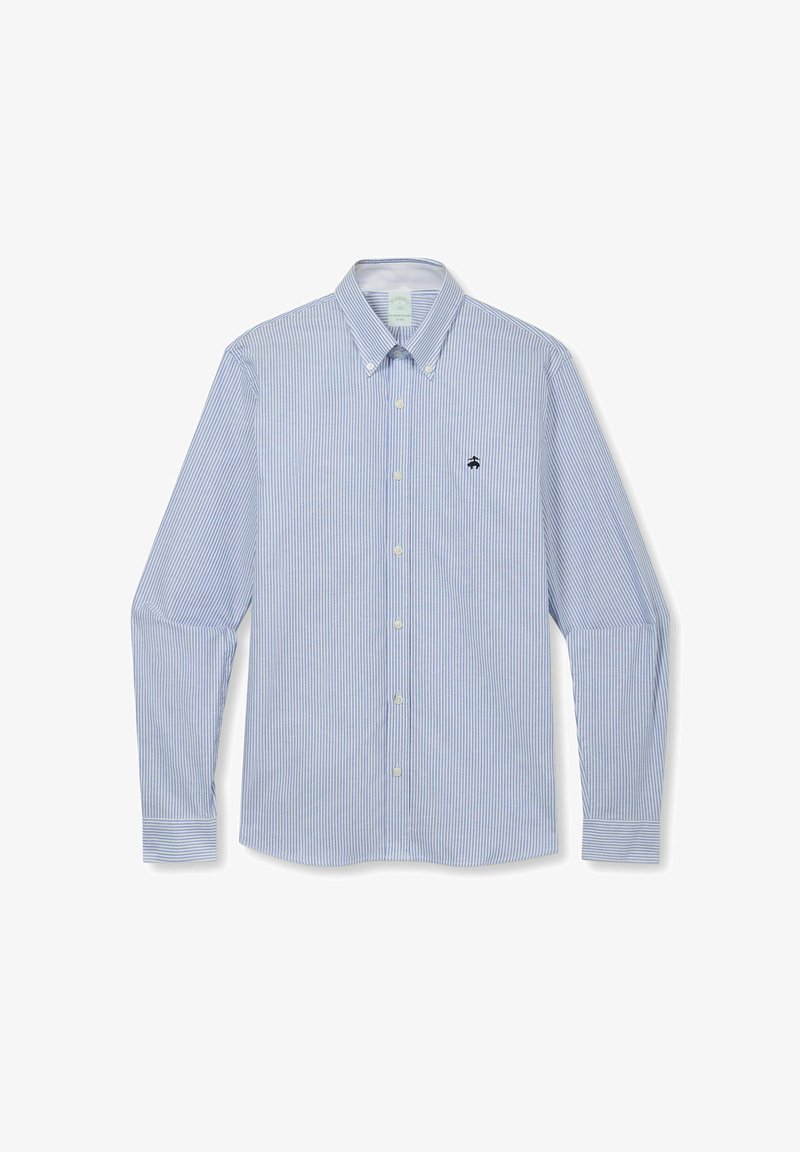 Lichtblauw en wit dun gestreept overhemd met lange mouwen, knoopsluiting, knoopkraag en klein zwart geborduurd logo op de borst.