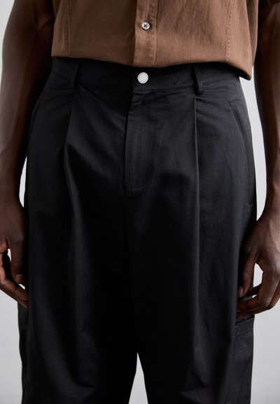 Han Kjøbenhavn TROUSERS - Hlače - black