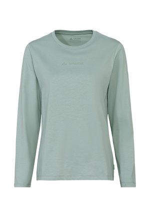 Chemise à manches longues vert clair en matériau doux, avec un col rond et un logo discret imprimé sur le devant. Design simple et décontracté.