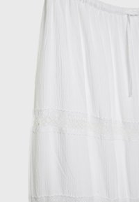 Stradivarius WITH LACE - Maxinederdele - white