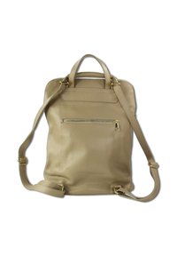 Beige leren rugzak met textuur, twee bovenhandvaten, verstelbare schouderbanden en een voorkant met ritsvak.