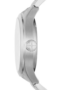 Reloj de acero inoxidable con una caja redonda y suave y una corona texturizada. Presenta un acabado pulido y un diseño minimalista y elegante.