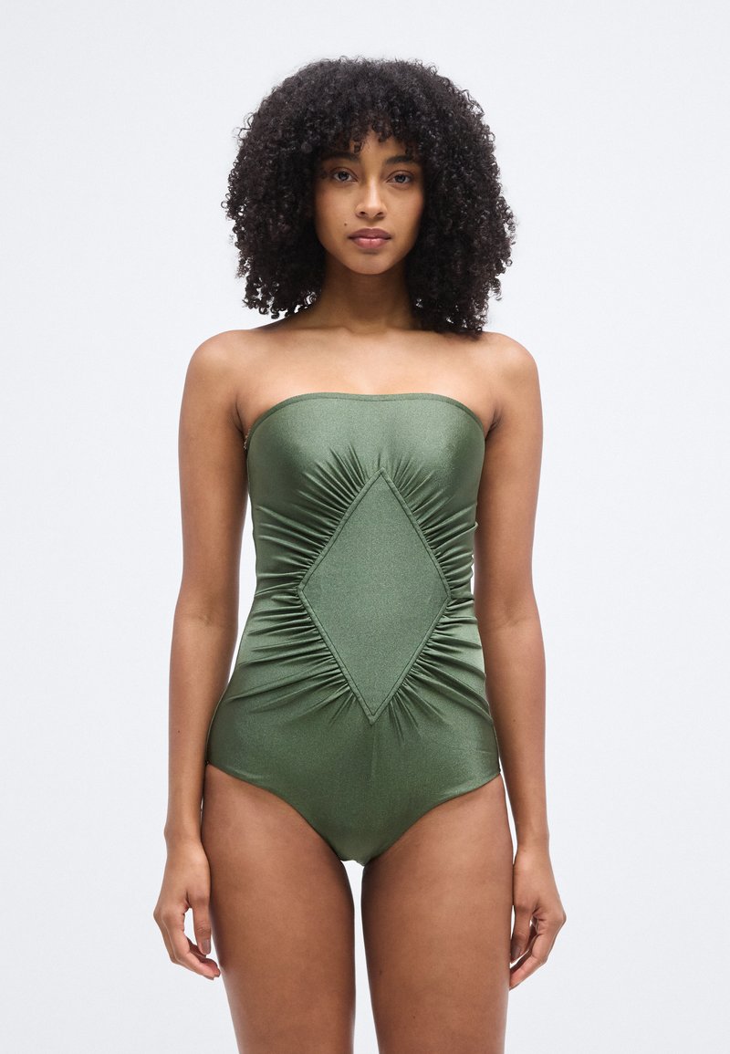 Πράσινο ολόσωμο μαγιό χωρίς τιράντες από λαμπερό ύφασμα με ραφές σε σχήμα διαμαντιού στο μπροστινό μέρος, λεία υφή και εφαρμοστή γραμμή.