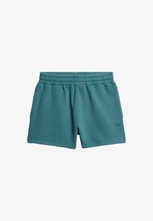 Pantalones cortos casuales de color verde azulado con cintura elástica y bolsillos laterales, con un pequeño texto bordado en la parte inferior de la pierna derecha.