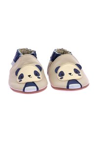 Souliers en cuir pour bébé, de couleur beige, ornés d'un design de visage de panda sur chaque chaussure, avec des accents bleus autour de la cheville et une semelle douce pour le confort.