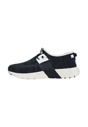 - Sneakersy niskie