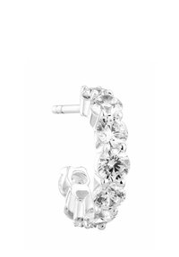 Silver hoopörhänge med flera runda, klara kristaller i en klämliknande design, med en rak stift för fästning.