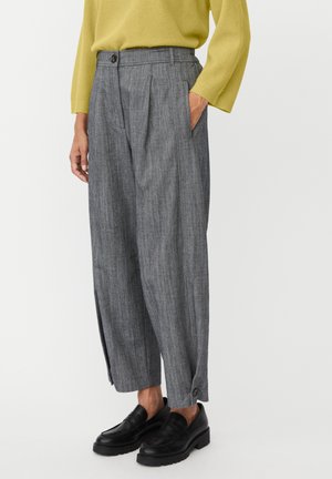 - Spodnie materiałowe