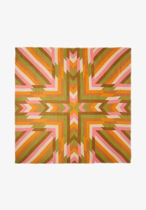 Vævet tæppe i orange, pink, grøn og brun med et geometrisk mønster af skrå striber, der danner et centralt korsdesign. Blød tekstur.