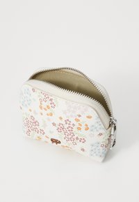 Blomstermønstret glidelåsveske med en hvit, strukturert ytterside, med flerfargede blomster i rosa, blått og oransje på den ene siden.