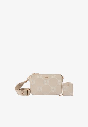 Beige skuldertaske og mini pung med geometrisk mønster, guldfarvet hardware og justerbar rem, mærket "JOOP!" på forsiden.