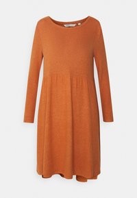 Vestido de manga larga en un cálido tono naranja, hecho de una tela suave con un cuerpo ajustado y una falda acampanada, con un escote redondo y cintura fruncida.